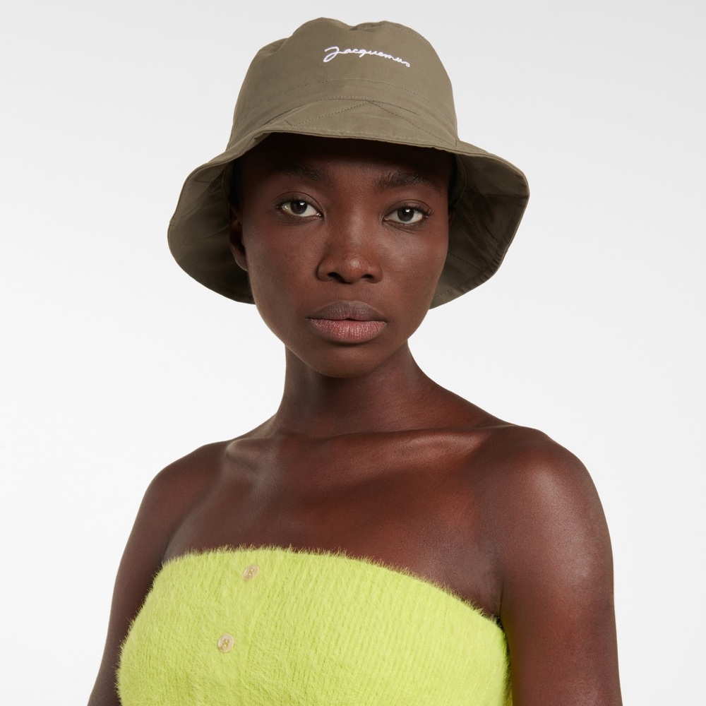Jacquemus Le Bob Picchu Bucket Hat Cotton Khaki Green Embroidered Cursive Logo